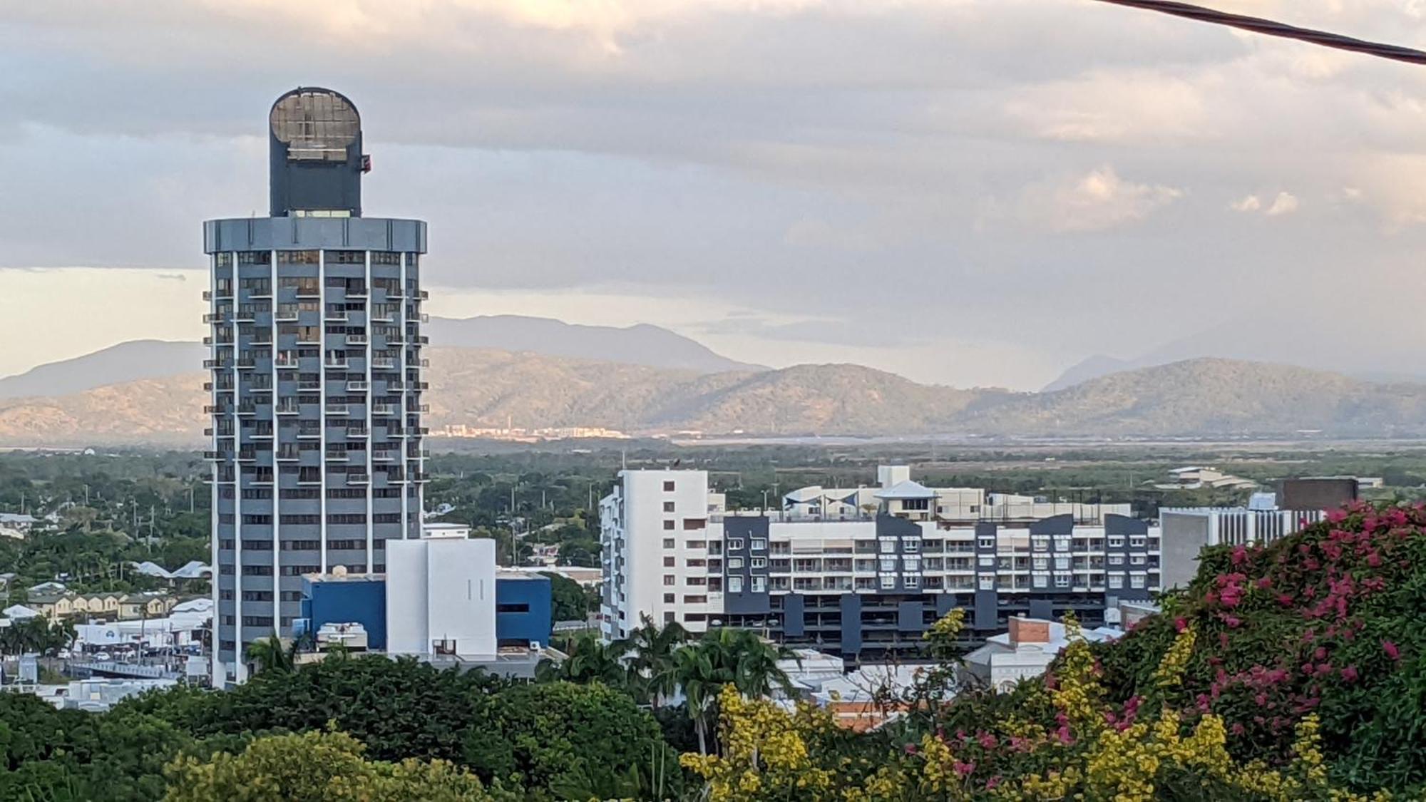 Classic Queenslander Suite Townsville Exterior foto